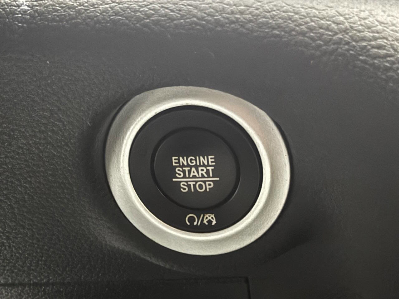 Used 2023 Chrysler Pacifica Touring image 30