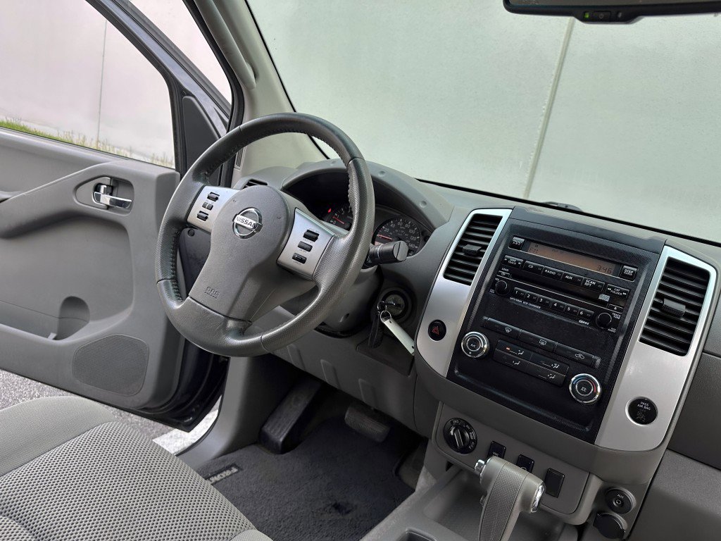Used 2011 Nissan Frontier SV w/ SV Premium Utility Pkg AWD/4WD image 30