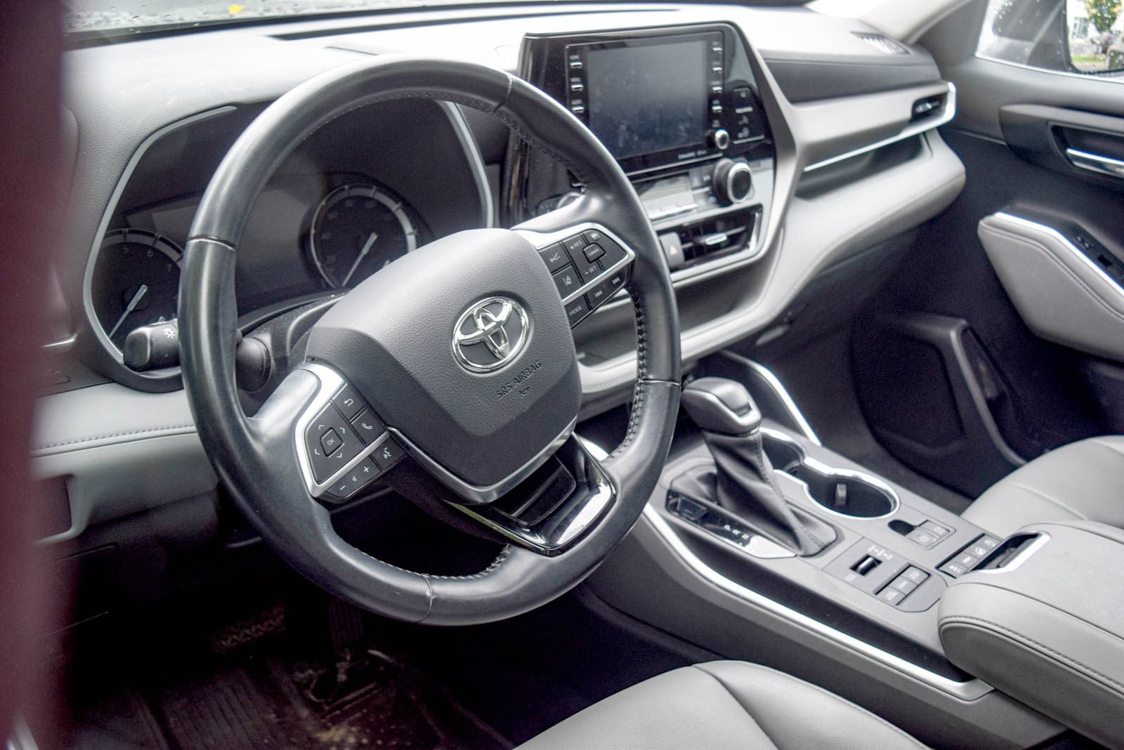 Used 2021 Toyota Highlander XLE AWD/4WD image 22