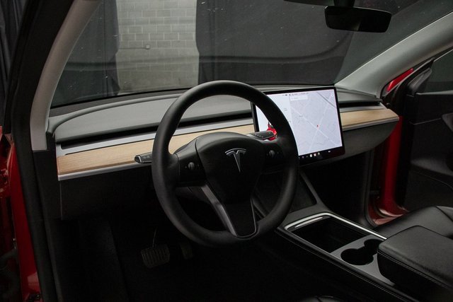 Used 2021 Tesla Model Y Long Range image 26