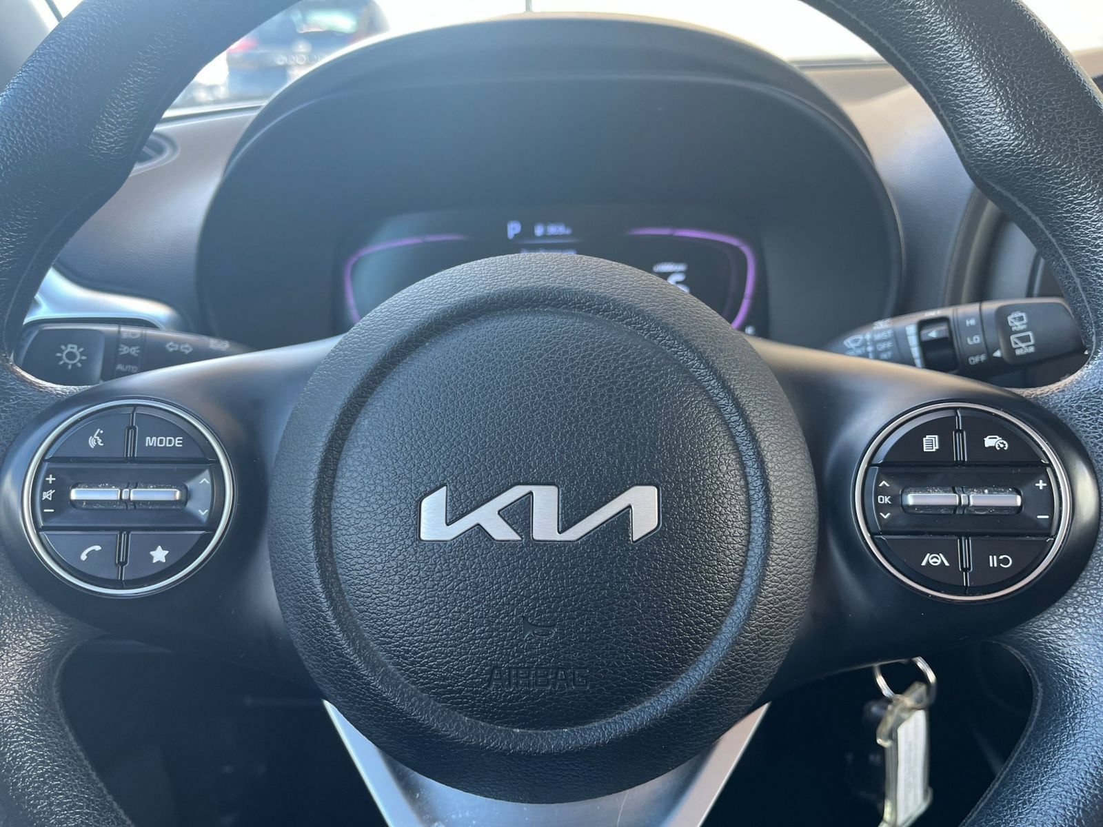 Used 2025 Kia Soul LX w/ LX Technology Package FWD image 25