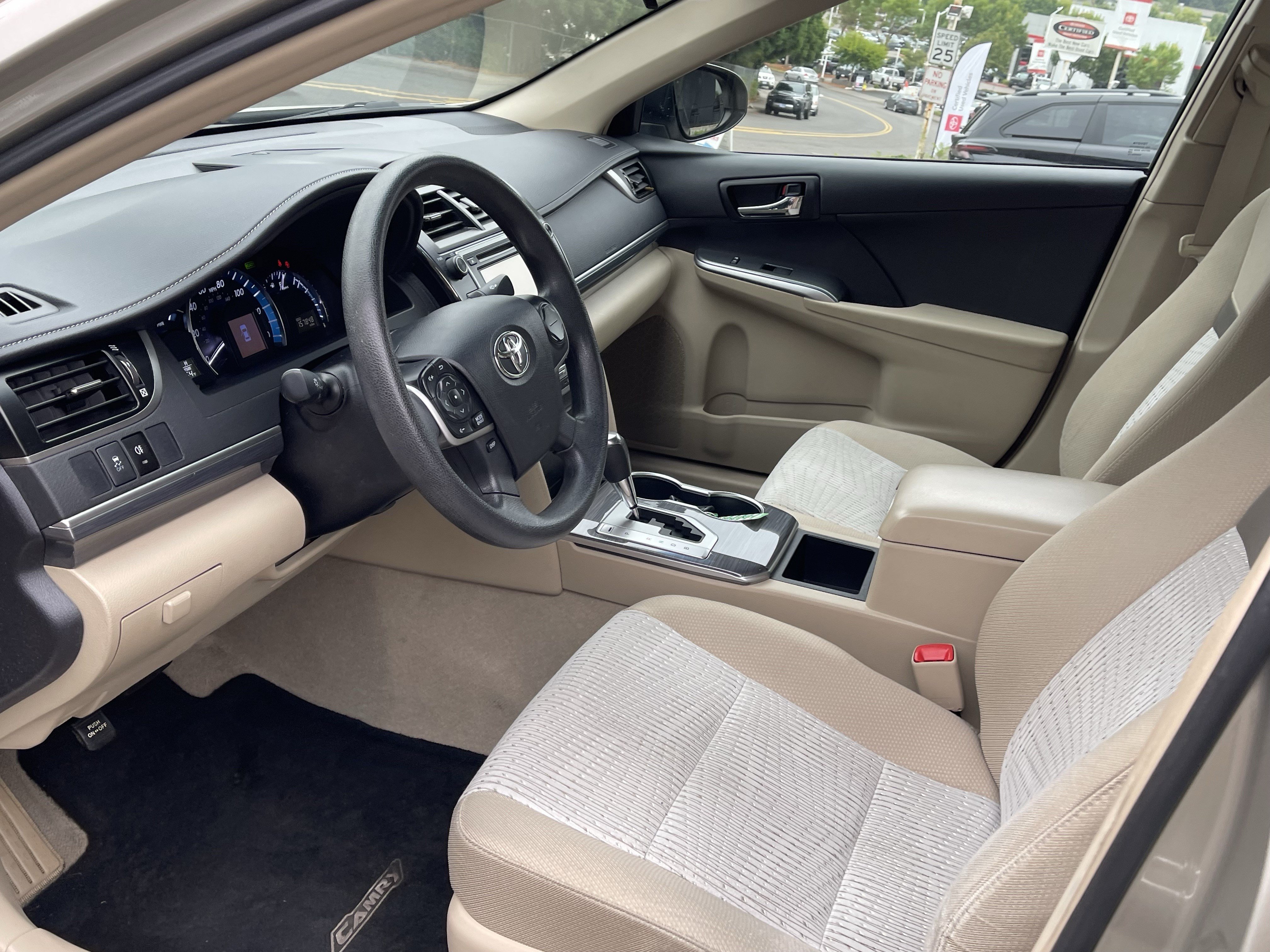 Used 2014 Toyota Camry LE FWD image 11