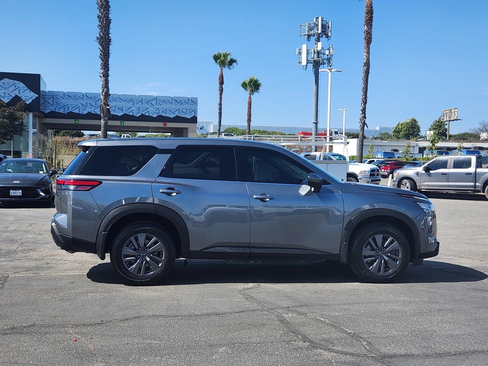Used 2022 Nissan Pathfinder S AWD/4WD image 8