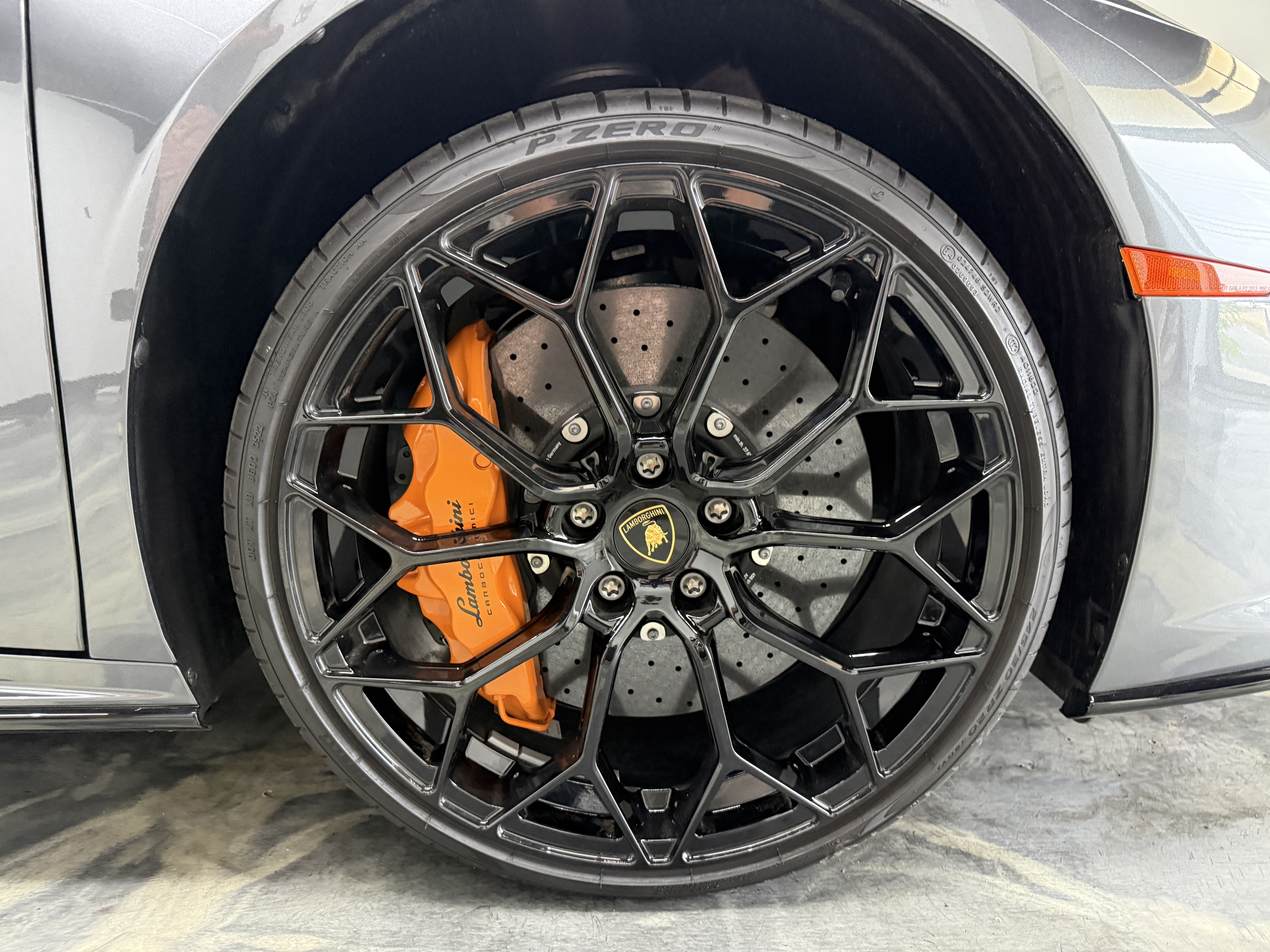 Used 2023 Lamborghini Huracan EVO RWD image 31