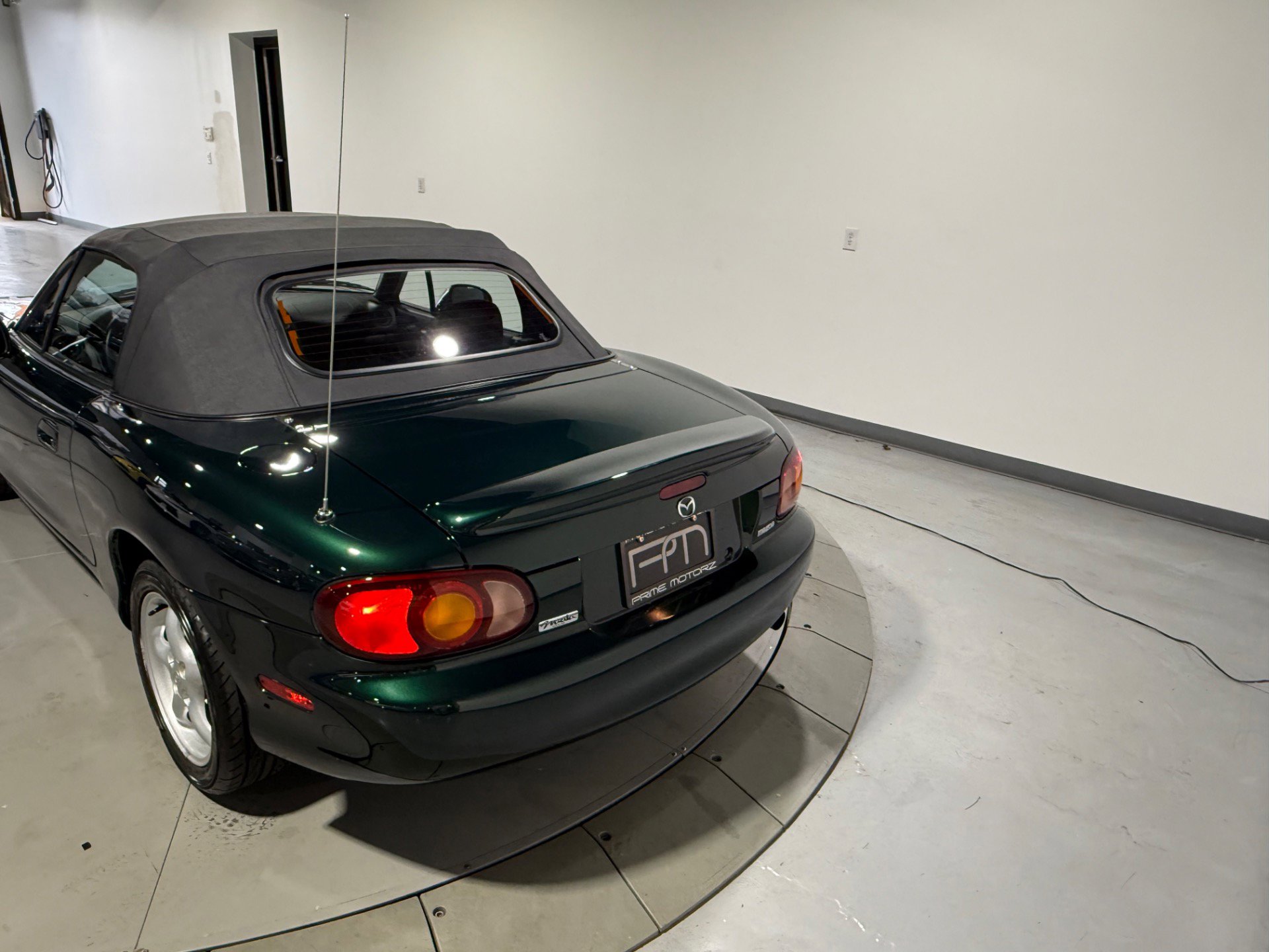 Used 1999 MAZDA MX-5 Miata RWD image 33