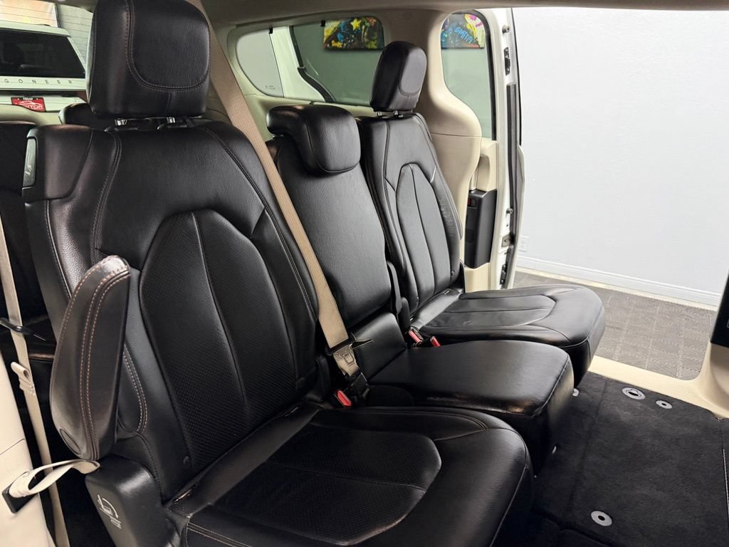 Used 2018 Chrysler Pacifica Touring-L Plus w/ Advanced Safetytec Group FWD image 45