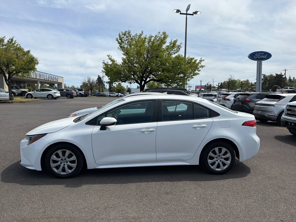 Used 2024 Toyota Corolla LE FWD image 2