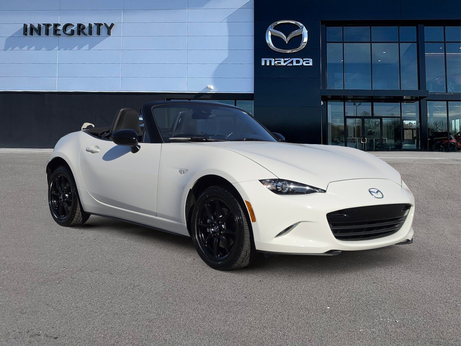 Used 2021 MAZDA MX-5 Miata Sport RWD image 2
