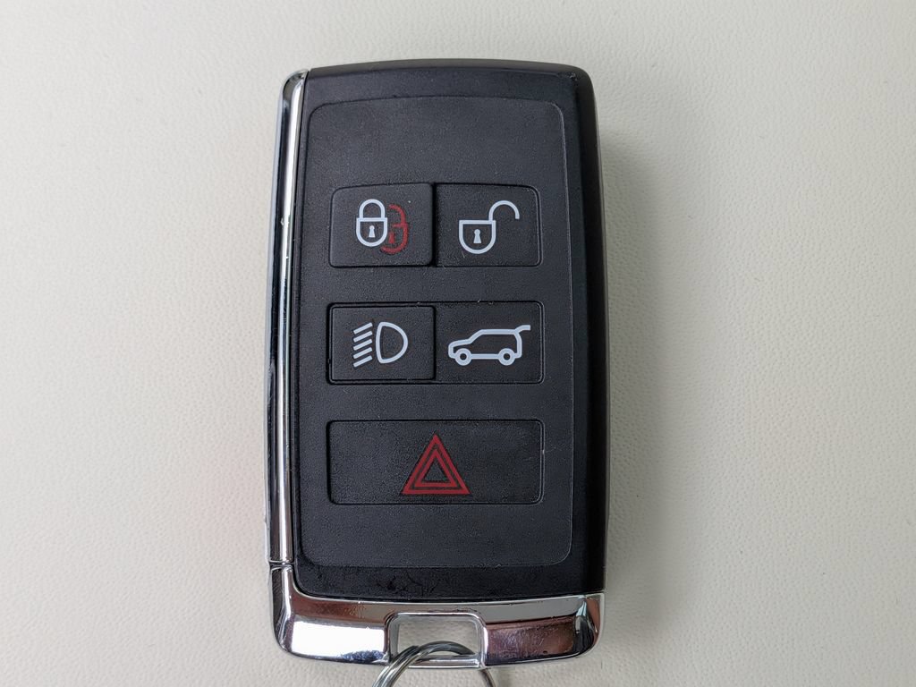 Certified 2025 Land Rover Range Rover SE AWD/4WD image 32
