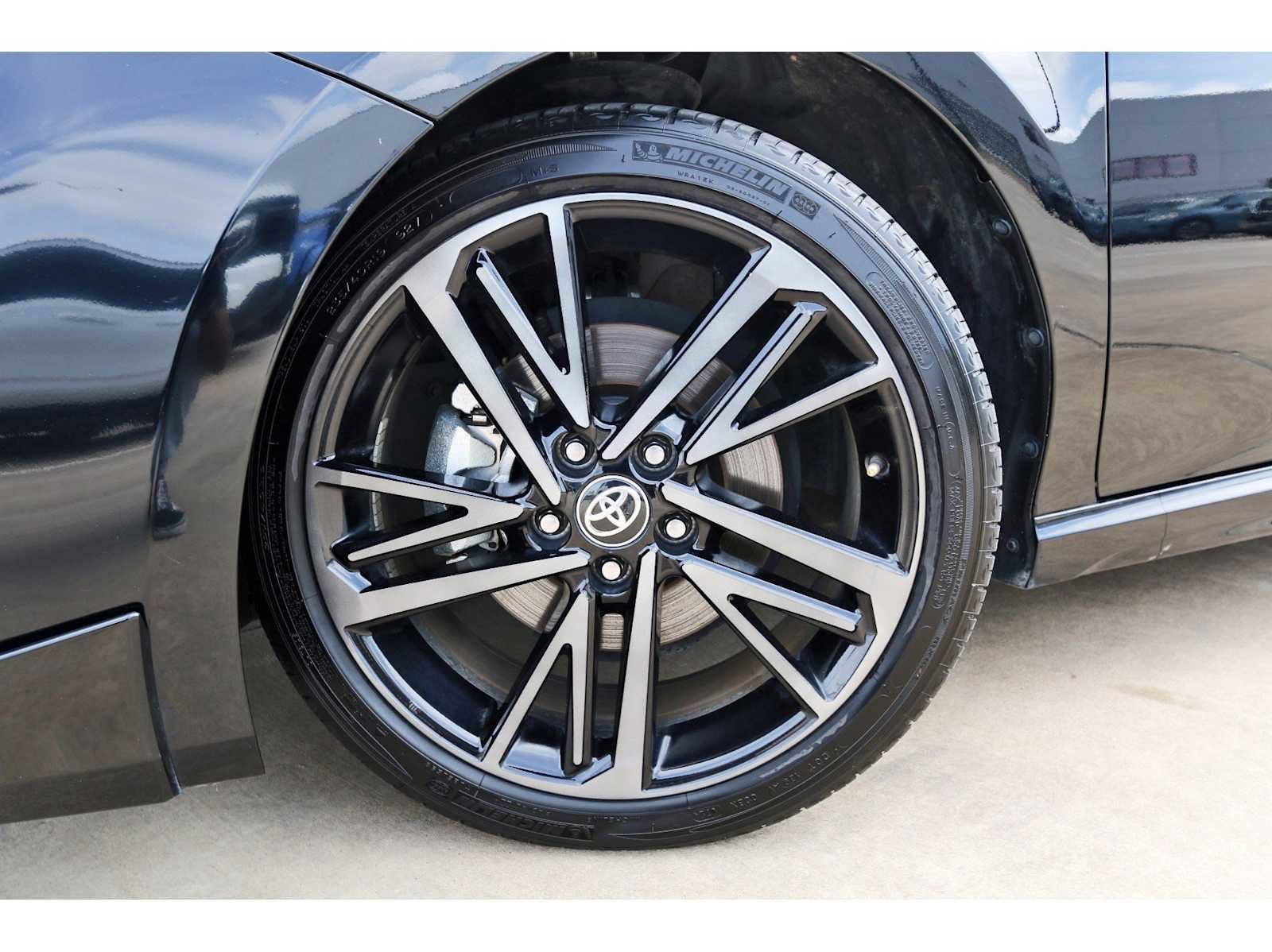 Used 2025 Toyota Camry XSE image 29