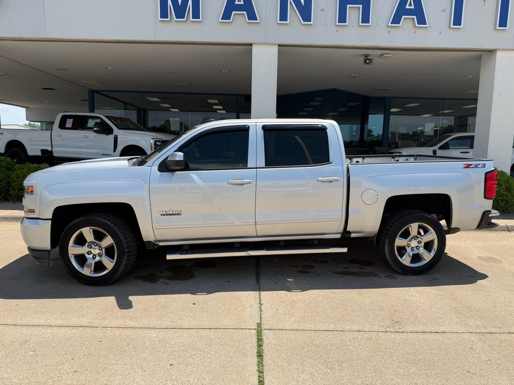 Used 2018 Chevrolet Silverado 1500 LT w/ Texas Edition AWD/4WD image 9