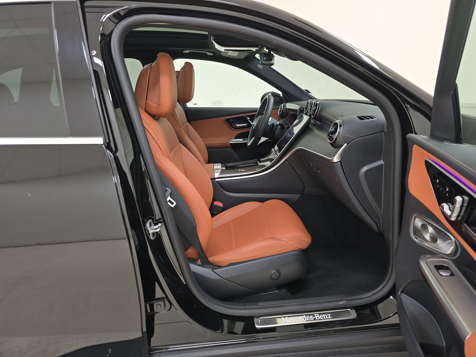Used 2023 Mercedes-Benz GLC 300 w/ Exclusive Trim Package image 14
