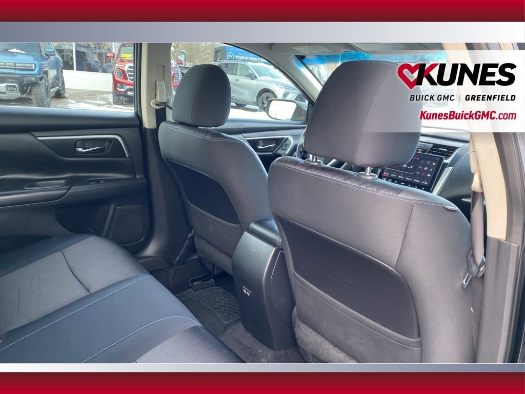 Used 2017 Nissan Altima 2.5 SR w/ Midnight Edition Package image 35
