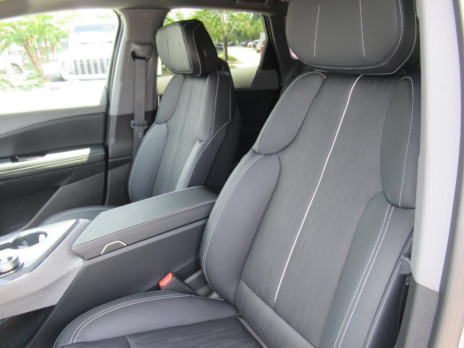 Certified 2025 Cadillac Optiq Sport 2 w/ LPO, Floor Liner Package AWD/4WD image 19