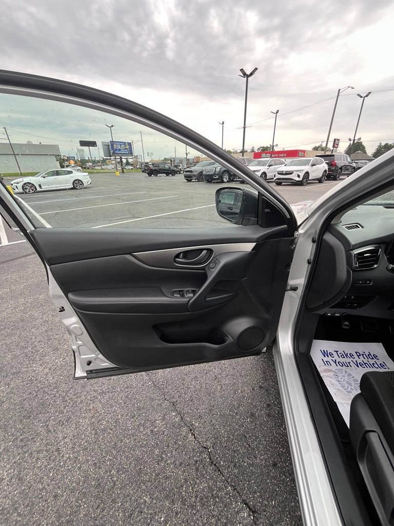 Used 2022 Nissan Rogue Sport S FWD image 32