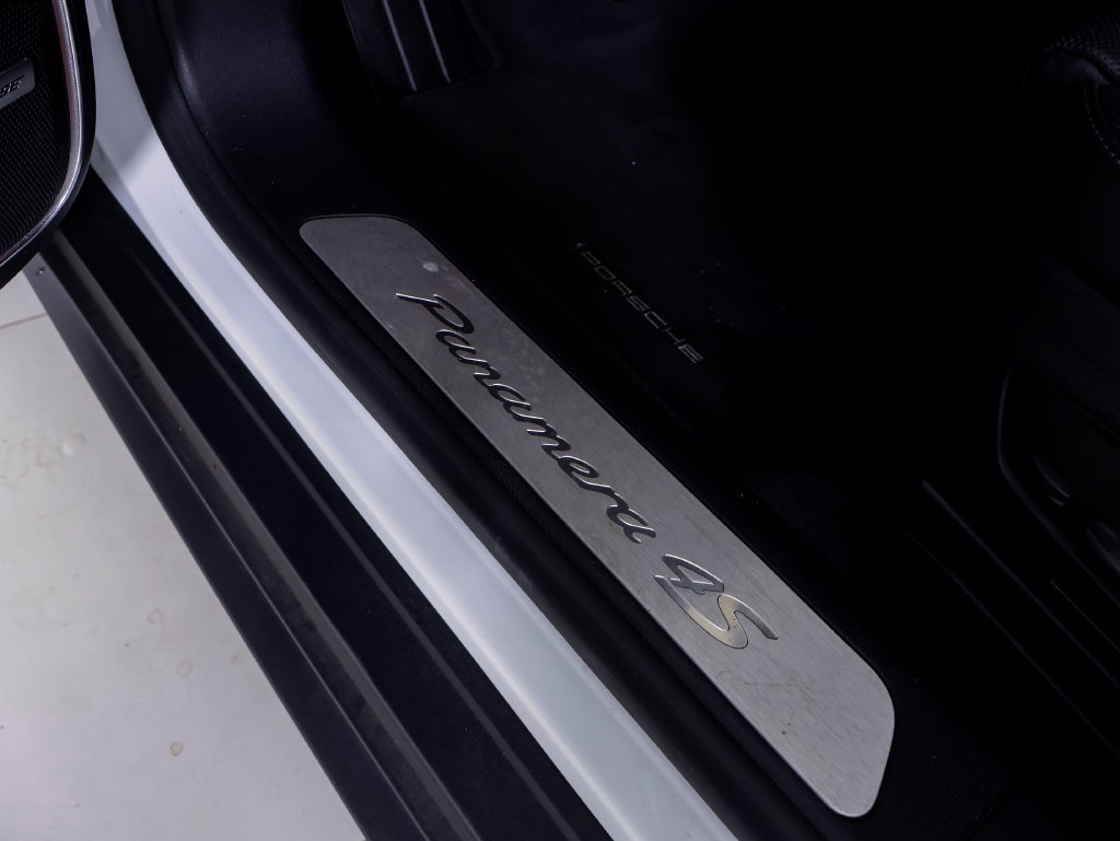 Certified 2023 Porsche Panamera 4S AWD/4WD image 25