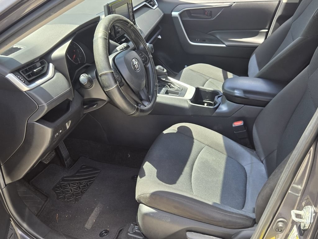 Used 2022 Toyota RAV4 LE FWD image 11