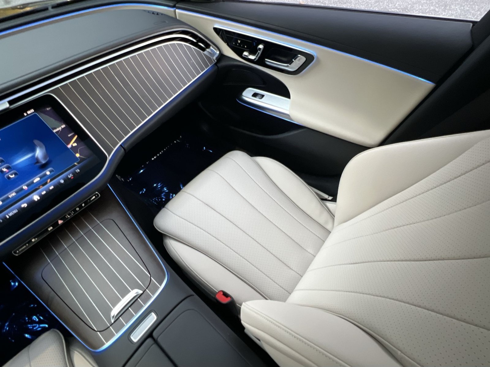 Certified 2025 Mercedes-Benz E 350 4MATIC Sedan w/ Driver Assistance Package image 14