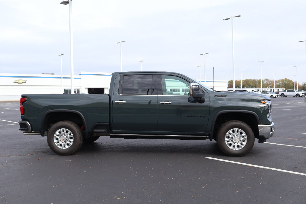 New 2026 Chevrolet Silverado 2500 LTZ w/ LTZ Premium Package AWD/4WD image 9