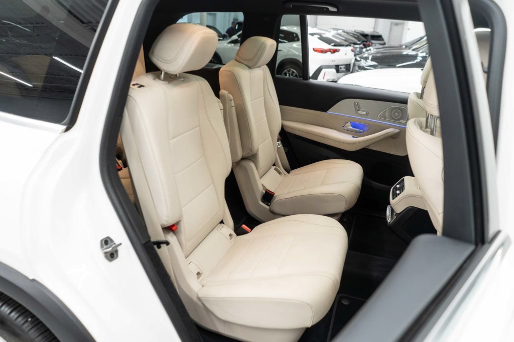 Used 2025 Mercedes-Benz GLS 450 4MATIC image 11