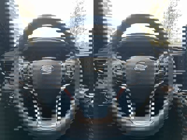 Certified 2024 Ford Explorer Platinum w/ Technology Package image 28