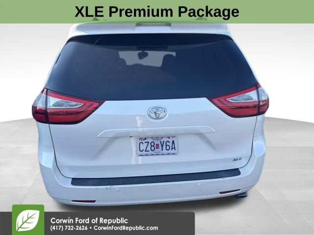 Used 2017 Toyota Sienna XLE Premium image 3