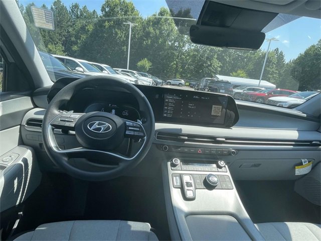 Certified 2025 Hyundai Palisade SE image 11