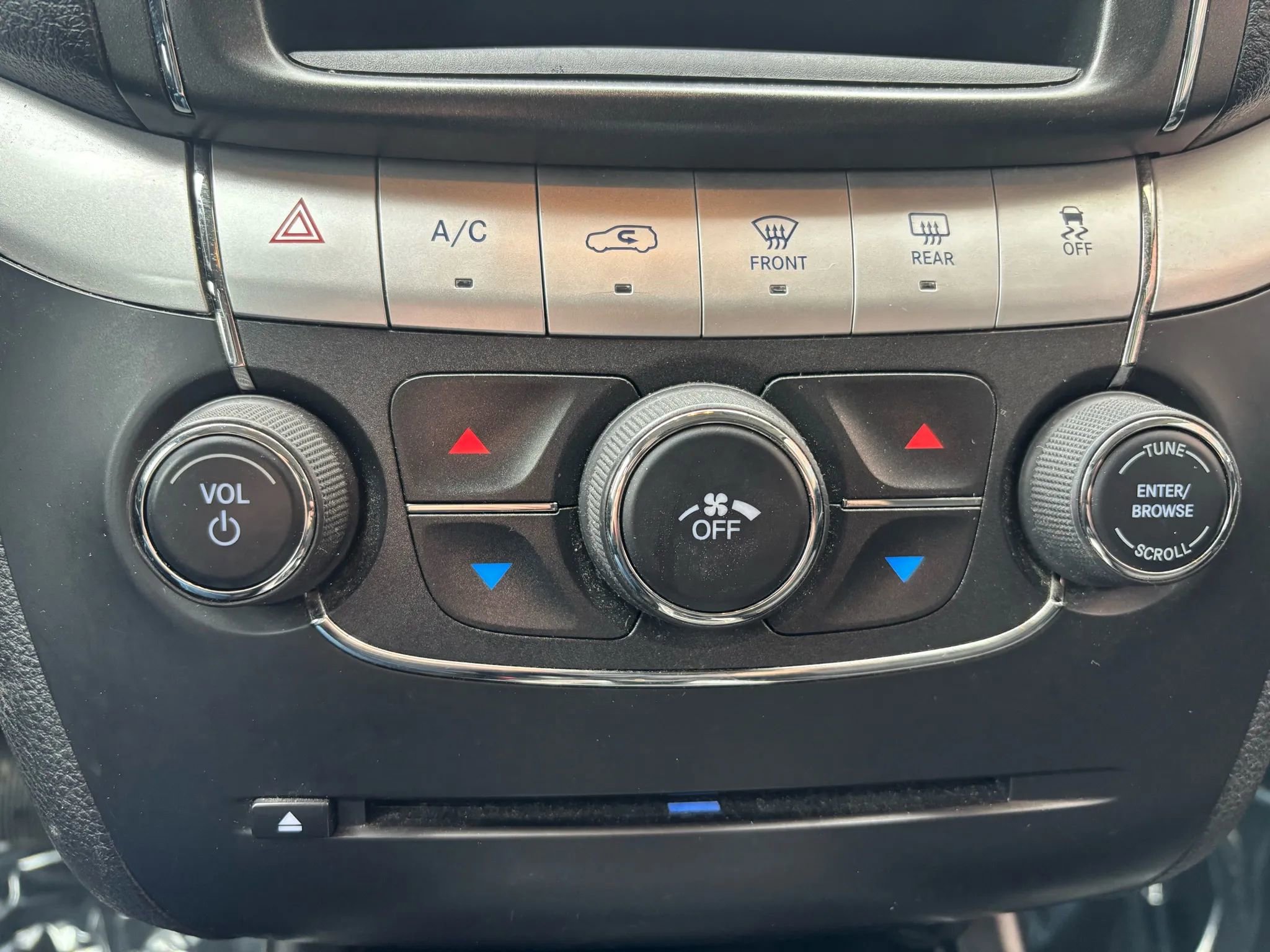 Used 2016 Dodge Journey SXT w/ Comfort/Convenience Group image 23