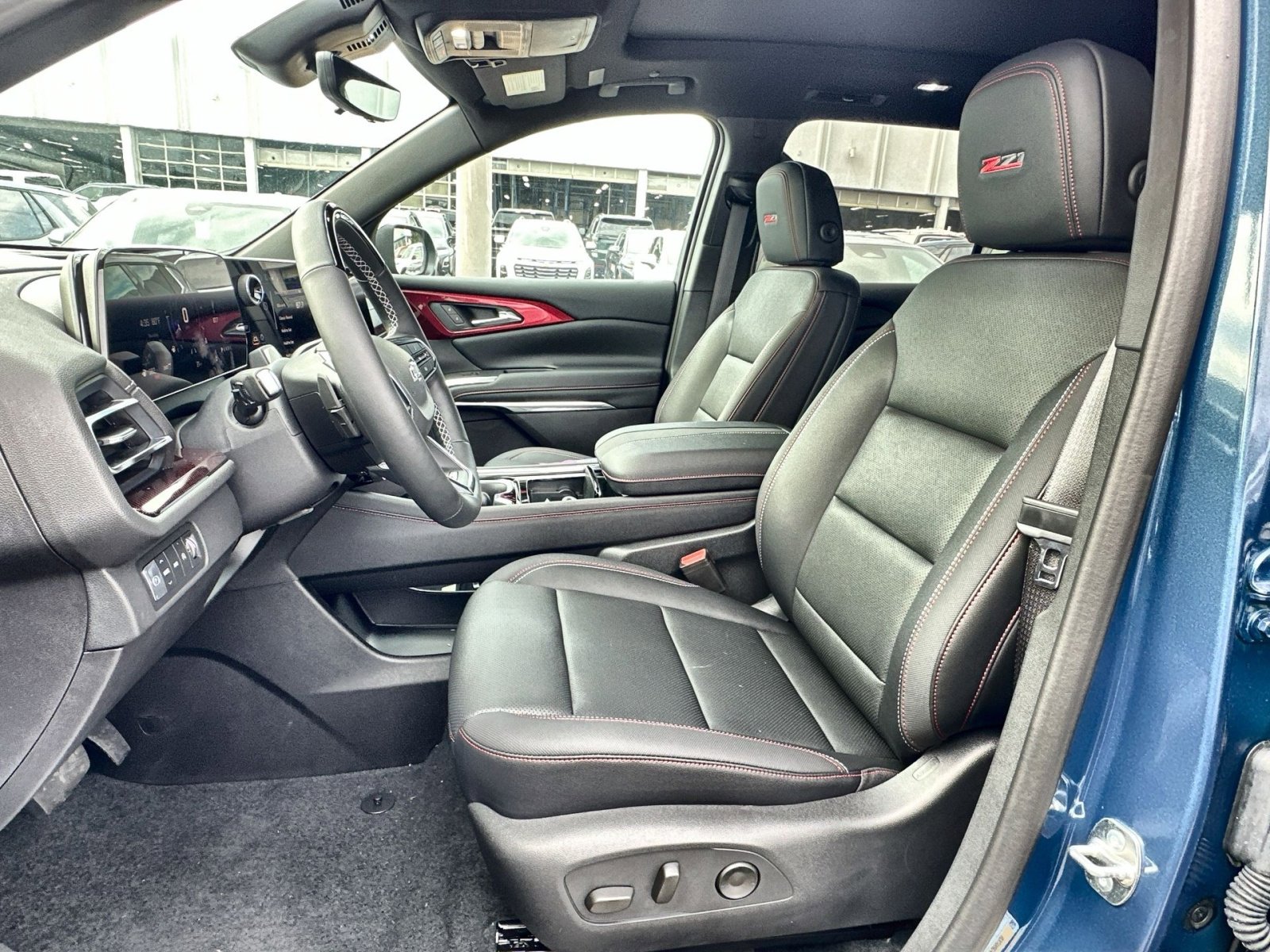 New 2025 Chevrolet Traverse Z71 w/ Enhanced Driving Package image 13