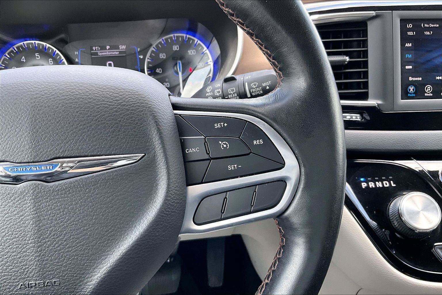 Used 2019 Chrysler Pacifica Touring-L w/ Tire & Wheel Group FWD image 18