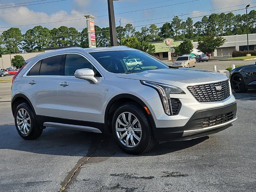 Used 2022 Cadillac XT4 Premium Luxury w/ Safety Alert Package FWD image 11