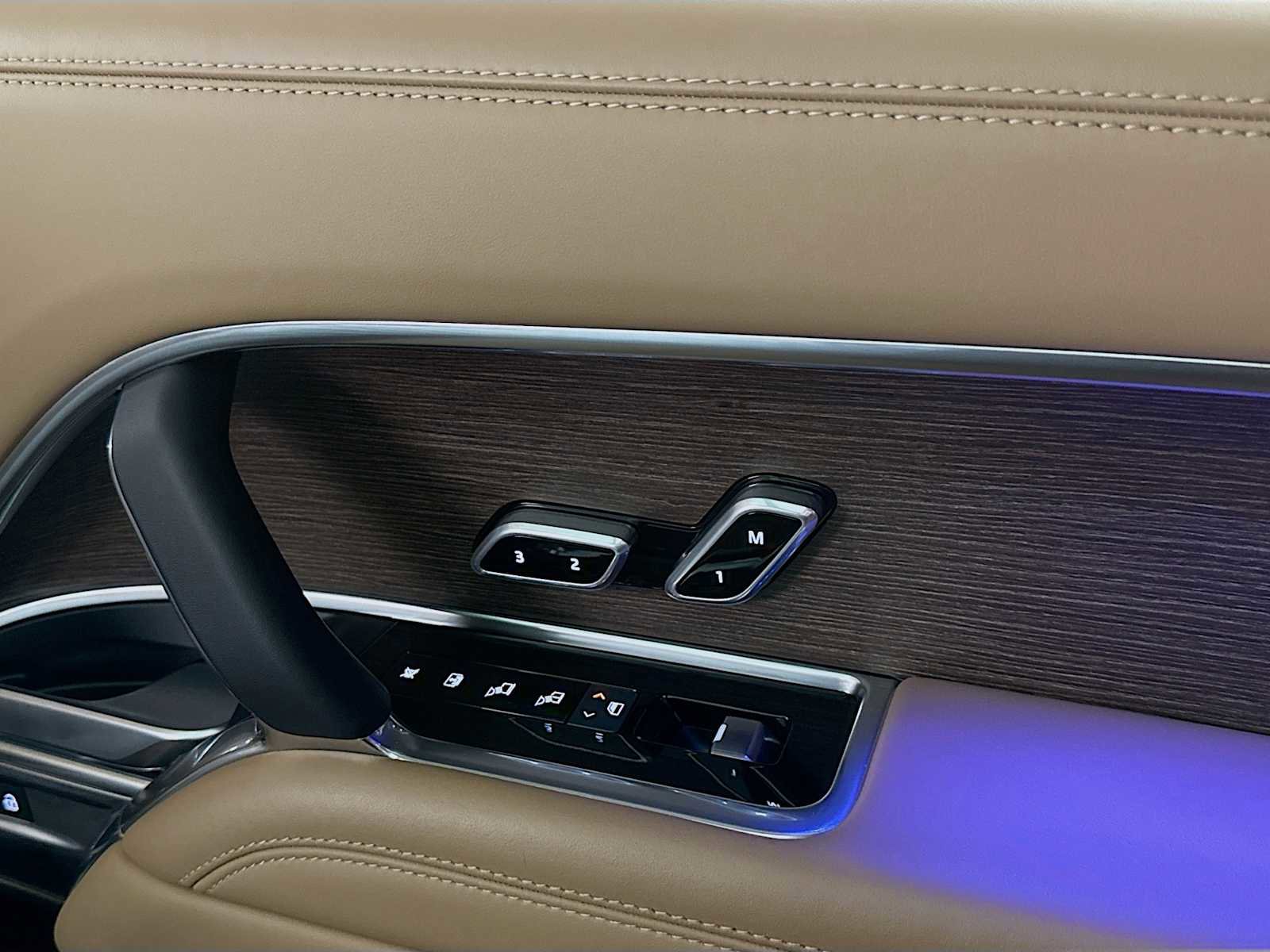 Certified 2025 Land Rover Range Rover Long Wheelbase SE image 46