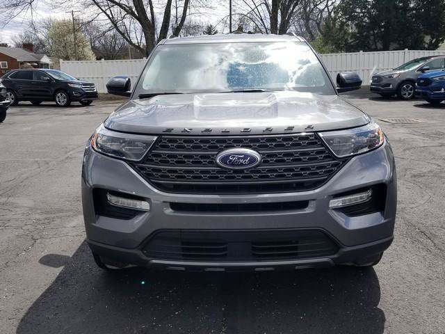Used 2023 Ford Explorer XLT w/ Equipment Group 202A AWD/4WD image 2