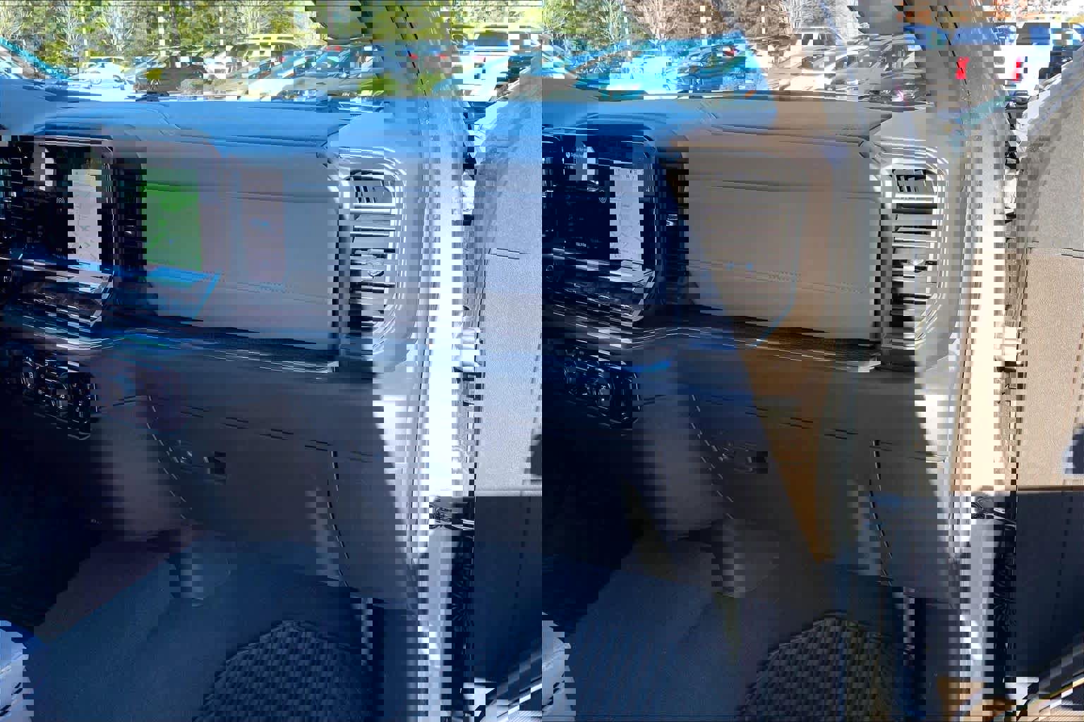 Used 2025 Chevrolet Silverado 1500 LT image 18