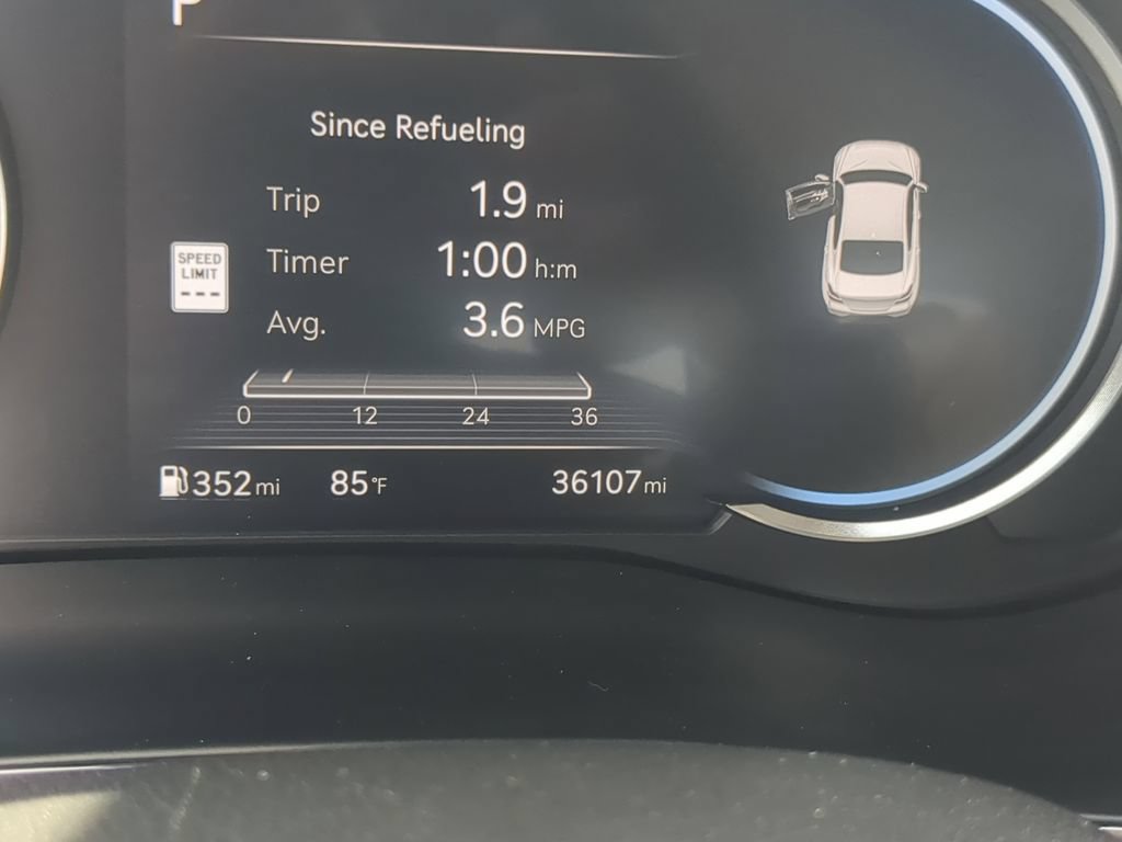 Used 2025 Genesis G70 2.5T RWD image 32