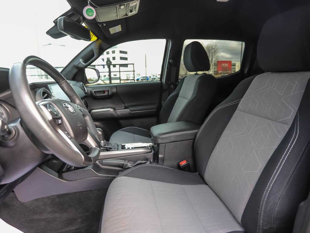Used 2021 Toyota Tacoma TRD Sport w/ Technology Package RWD image 11
