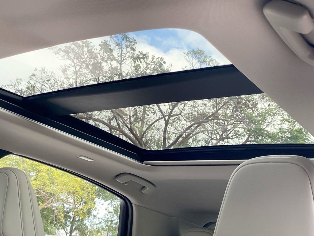 Used 2023 Nissan Ariya EVOLVE+ image 12