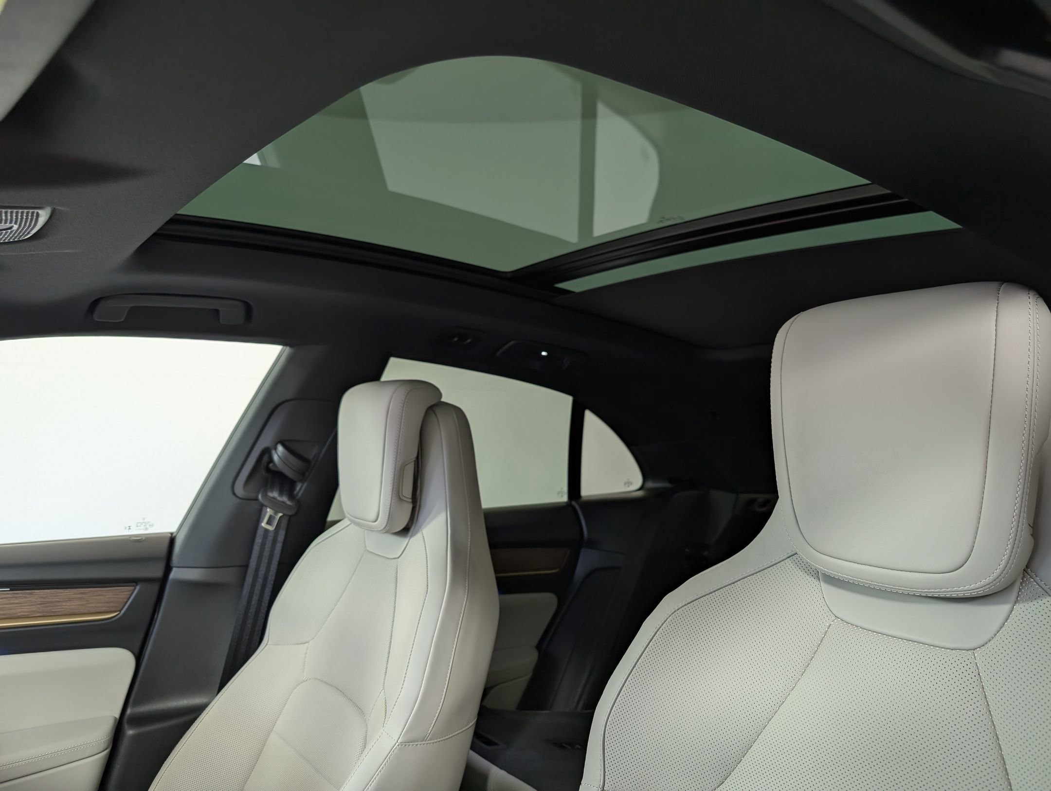 Used 2024 Porsche Macan 4 Electric image 15