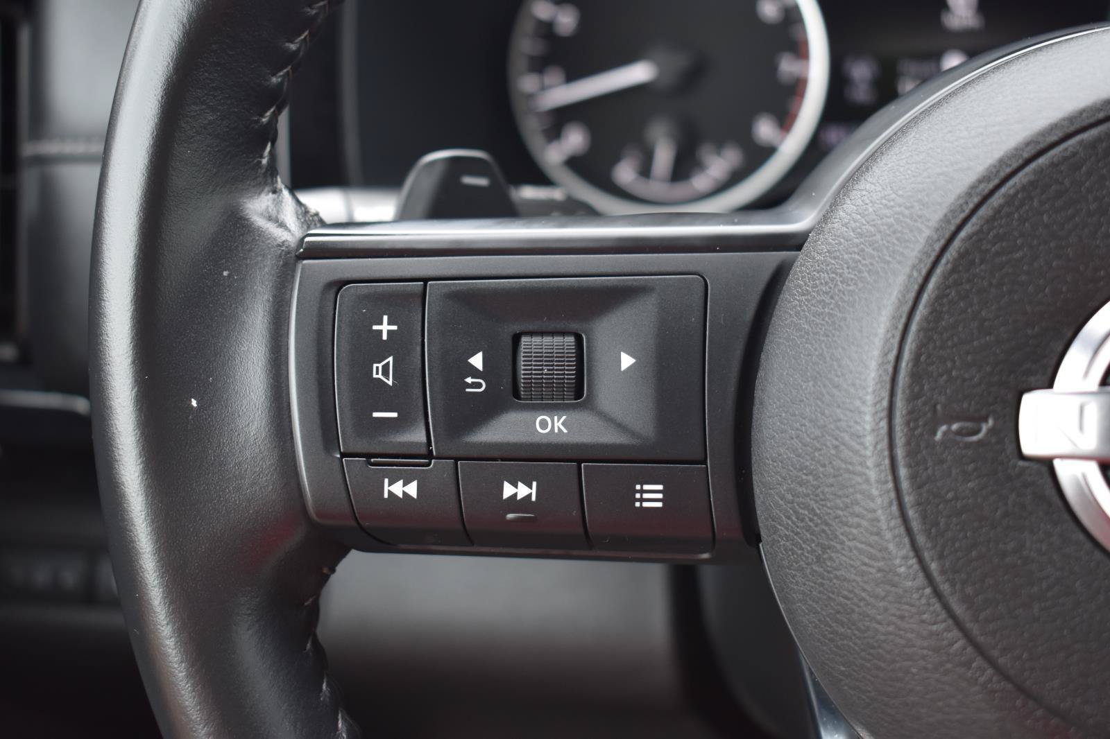 Used 2024 Nissan Pathfinder SV FWD image 34