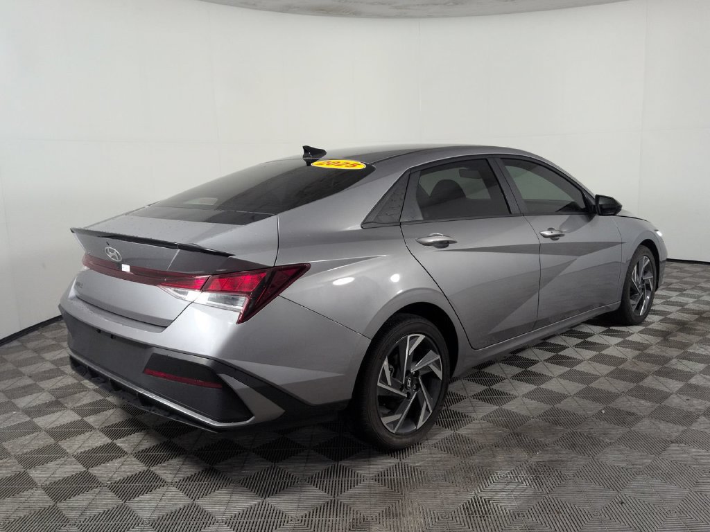 Used 2025 Hyundai Elantra Sport FWD image 6