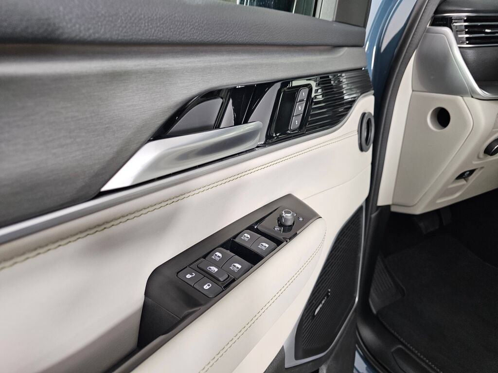 New 2026 Jeep Grand Wagoneer Limited w/ Rear Seat Video Group I AWD/4WD image 20