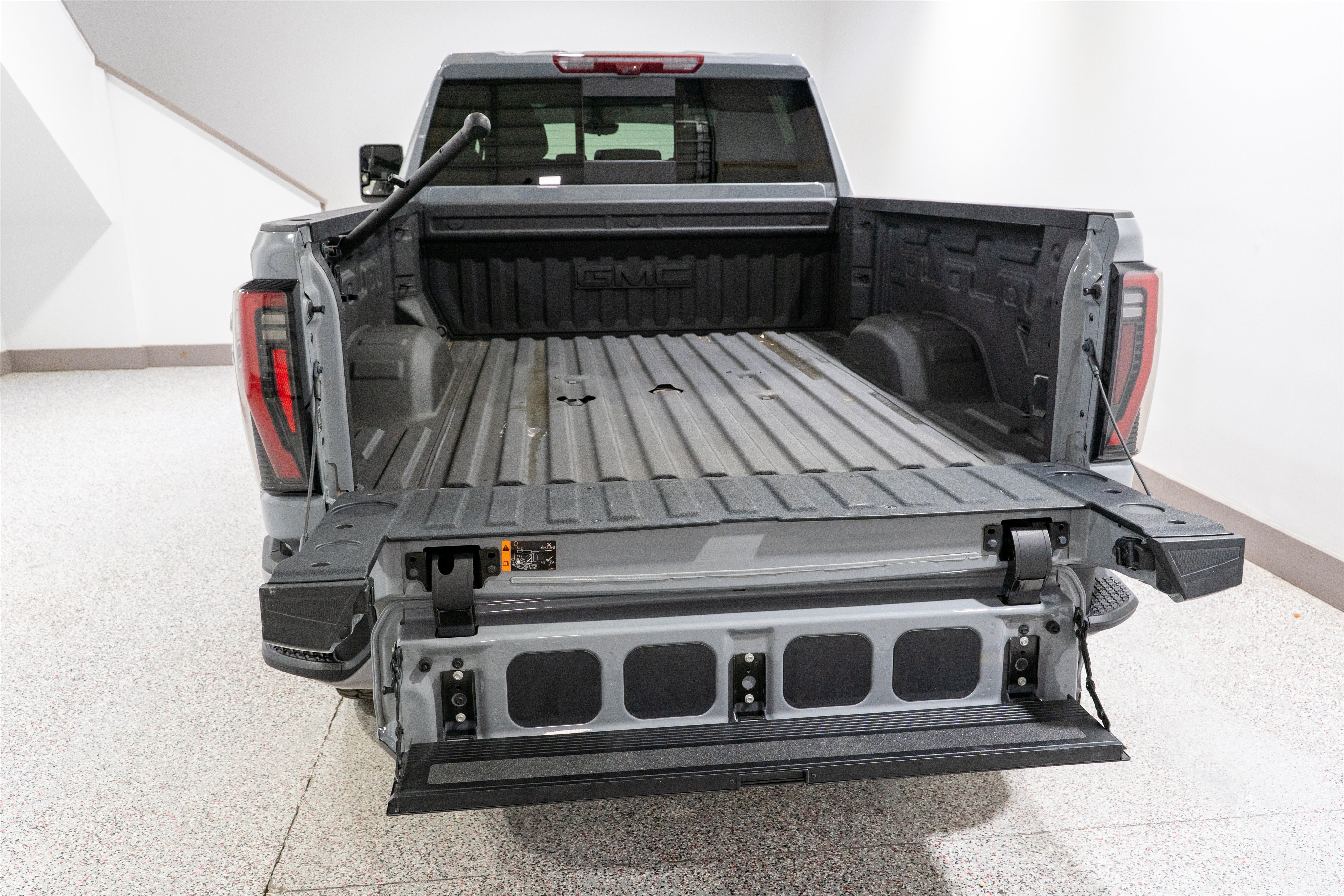 Used 2025 GMC Sierra 2500 AT4 w/ AT4 Premium Plus Package AWD/4WD image 11