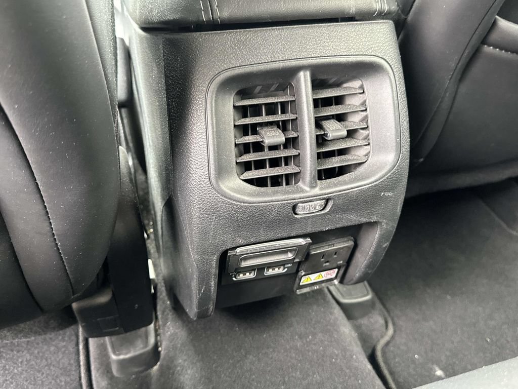Used 2019 Jeep Cherokee Overland w/ Technology Group AWD/4WD image 13