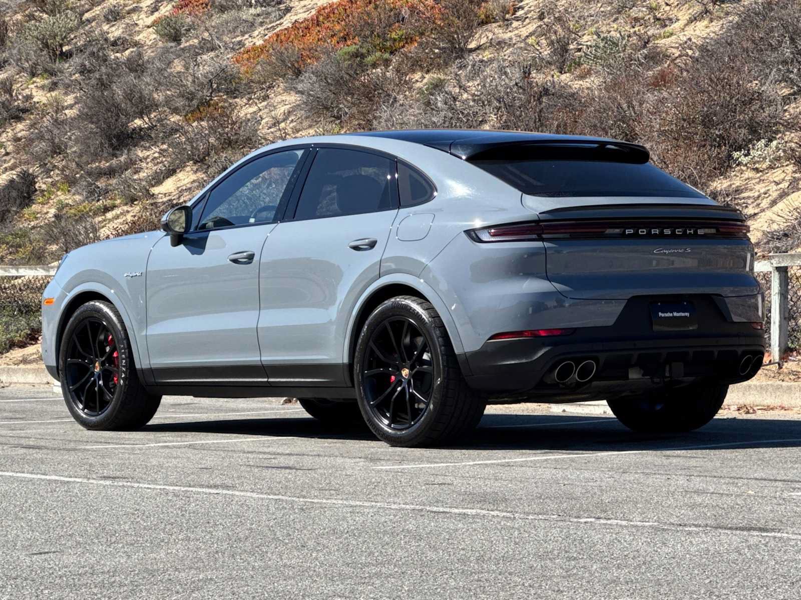 Certified 2025 Porsche Cayenne S AWD/4WD image 3