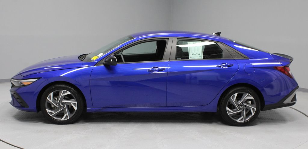 Used 2025 Hyundai Elantra Sport FWD image 7