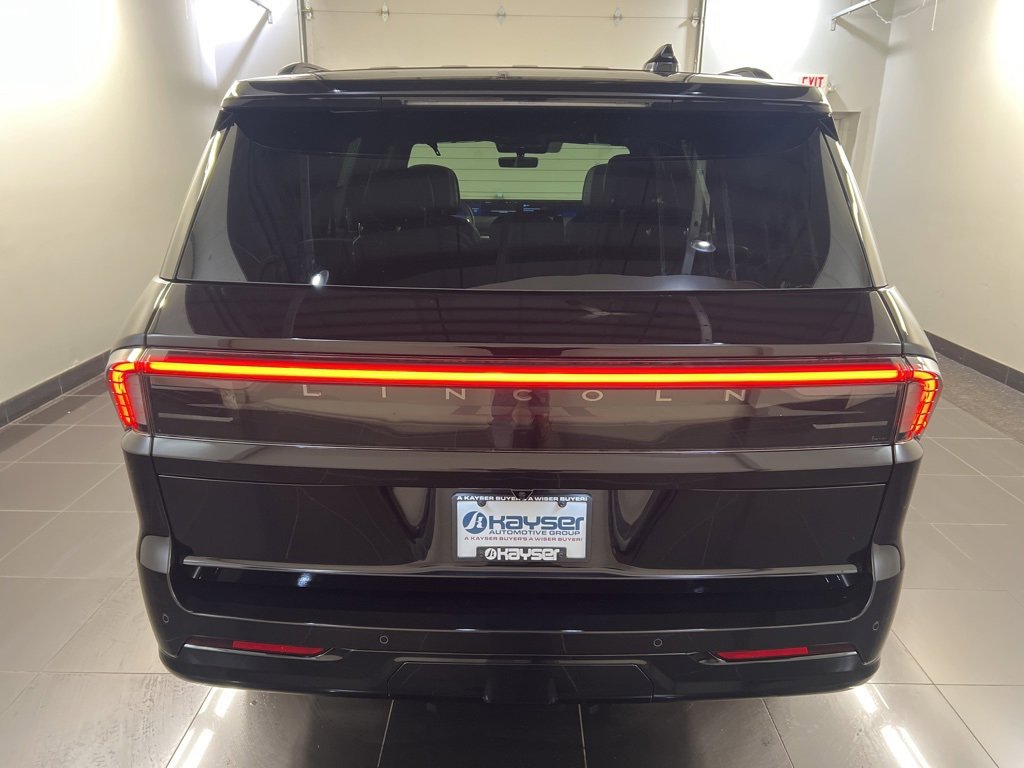 New 2026 Lincoln Navigator Reserve w/ Jet Appearance Package image 5