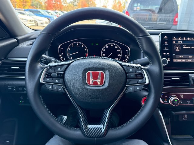 Used 2018 Honda Accord Touring image 19