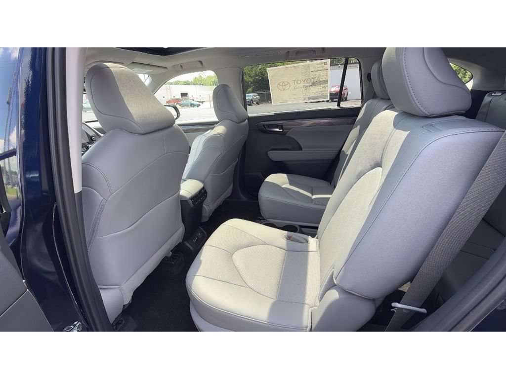 New 2026 Toyota Highlander Platinum AWD/4WD image 39