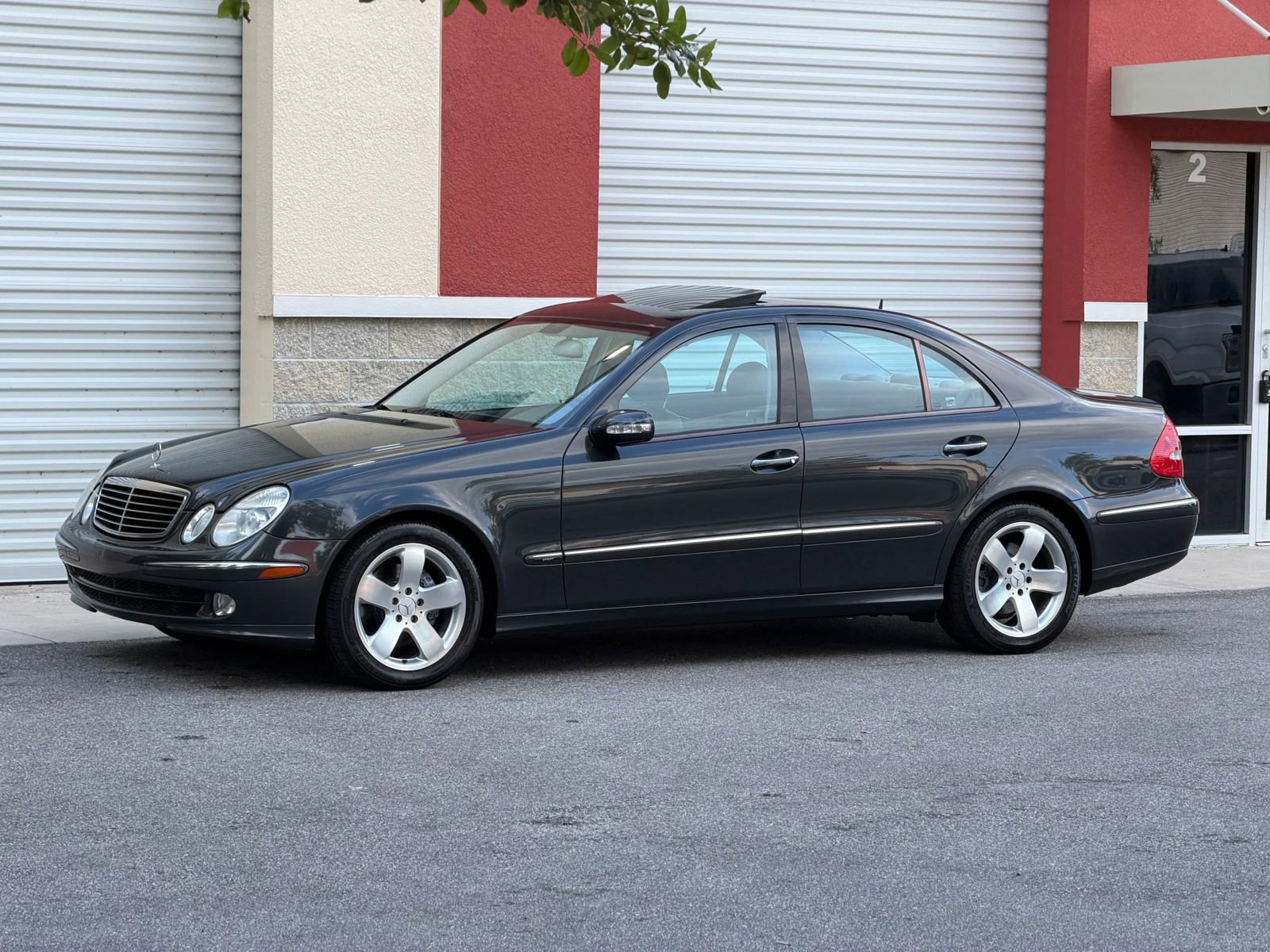 Used 2003 Mercedes-Benz E 500 Sedan image 16