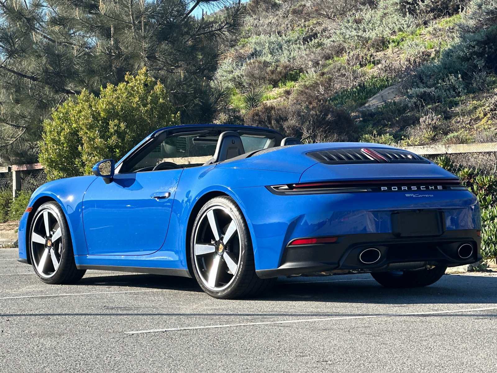 Used 2025 Porsche 911 Carrera RWD image 3